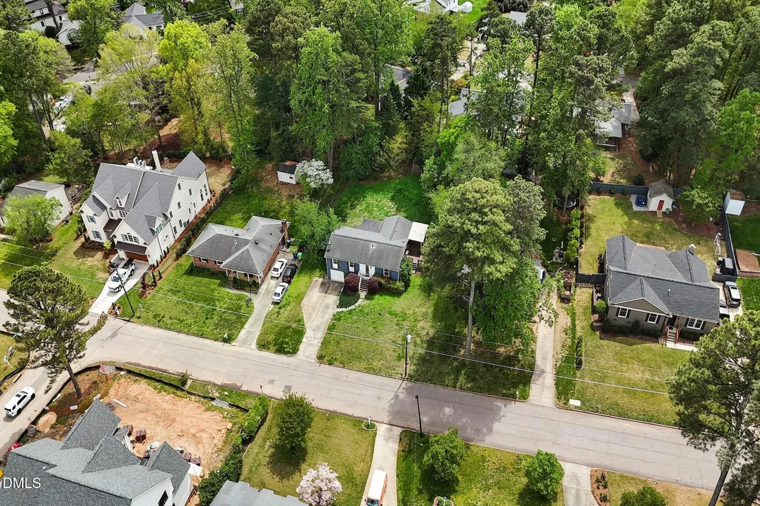Photo of 412 Pinecroft Drive