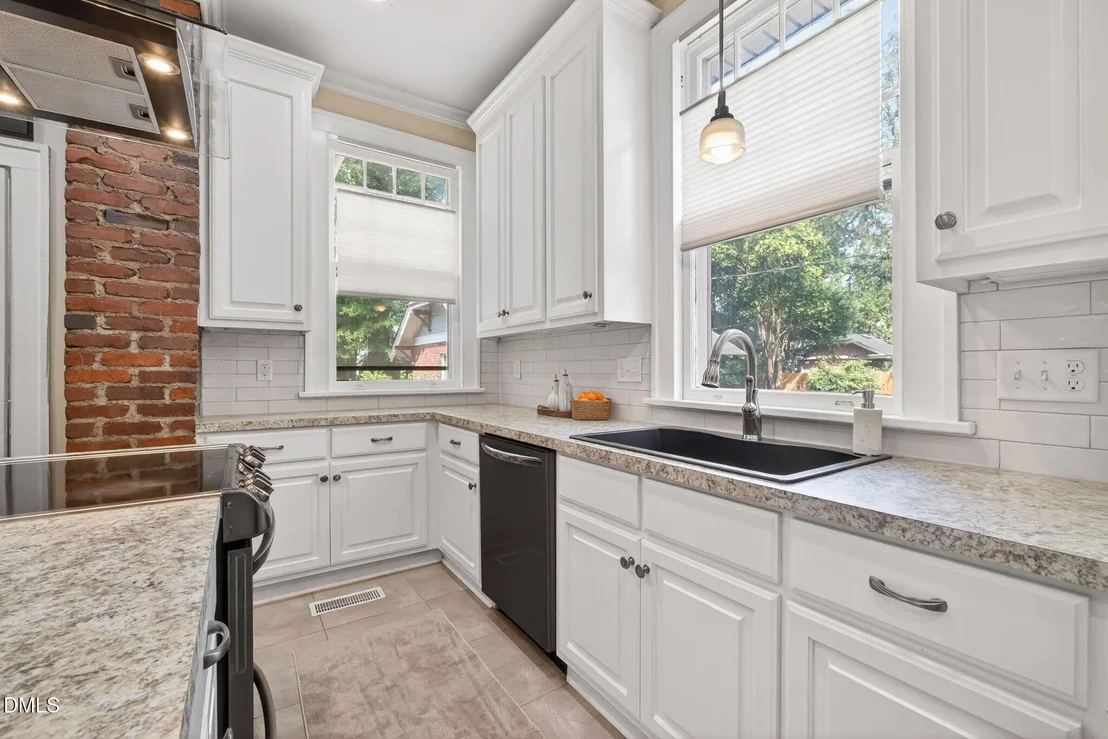 Photo of 907 Broad Street W