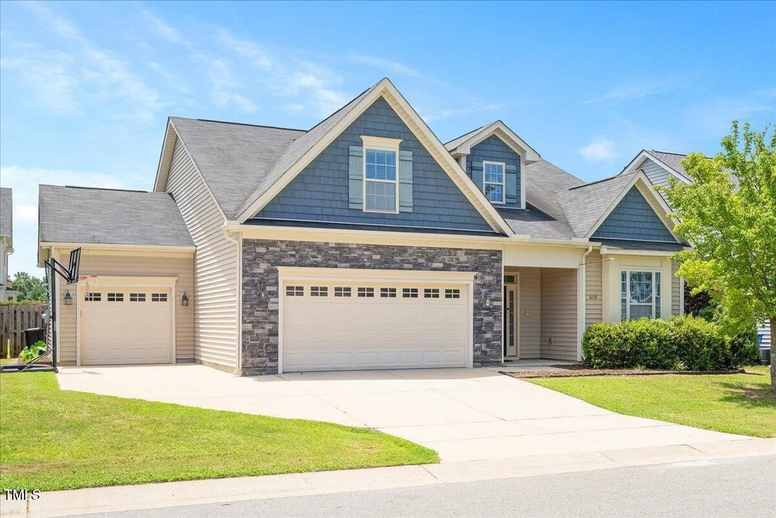 Photo of 610 Silk Tree