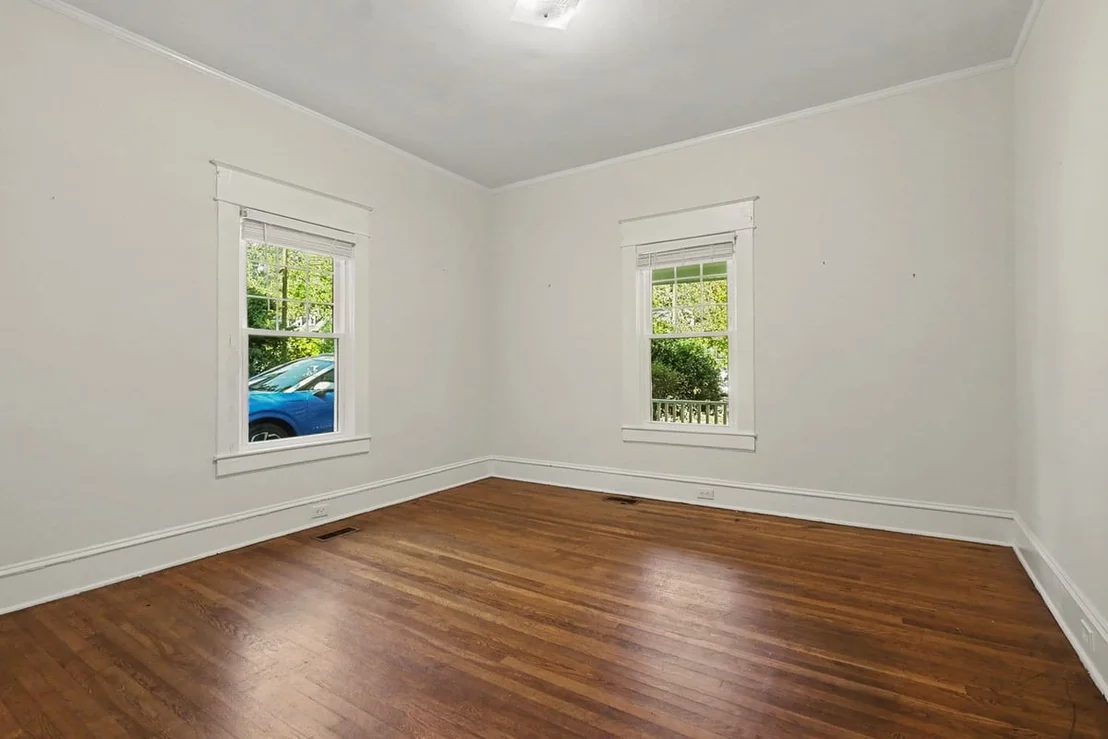 Photo of 903 W Markham Avenue