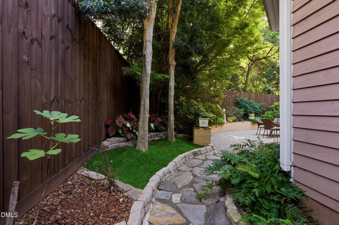 Photo of 3129 Eton Road