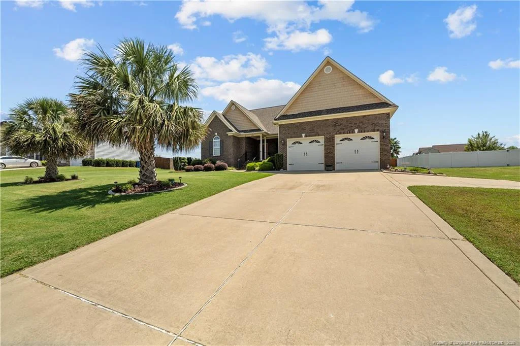 Photo of 605 Oakridge Drive
