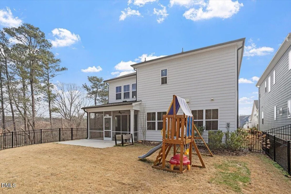 Photo of 541 Roycroft Drive