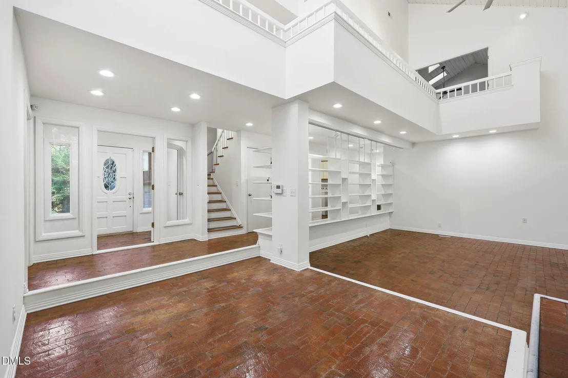 Photo of 910 Tarik Drive