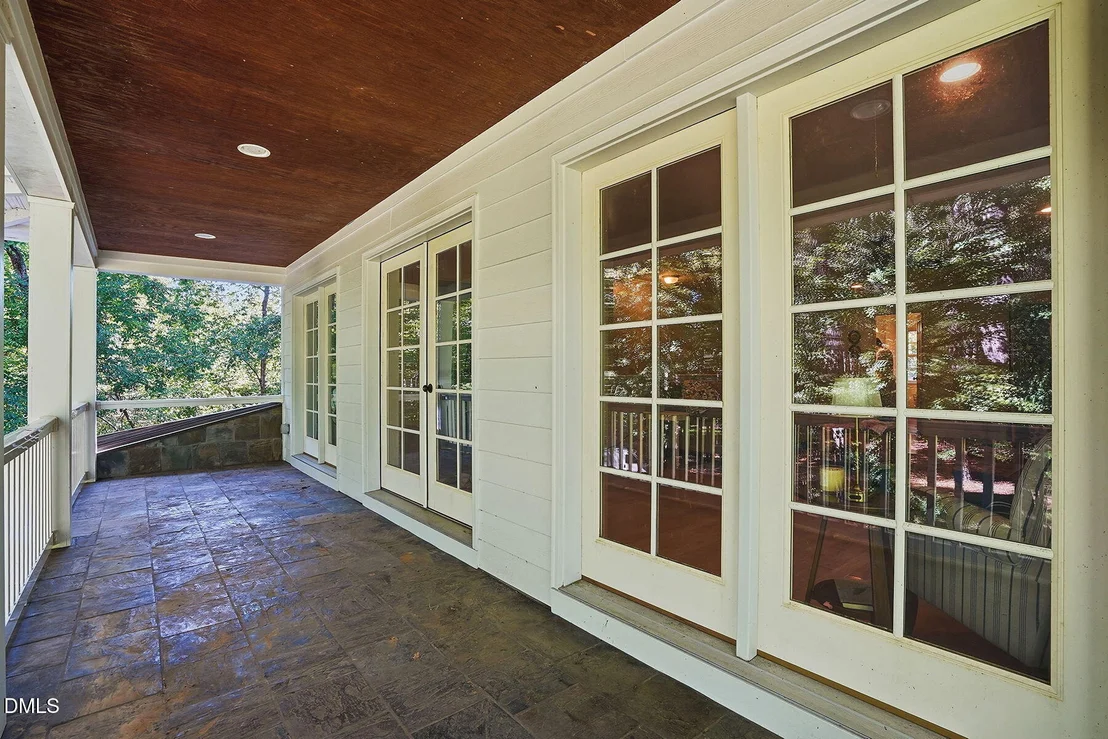 Photo of 415 River Bluff Drive N