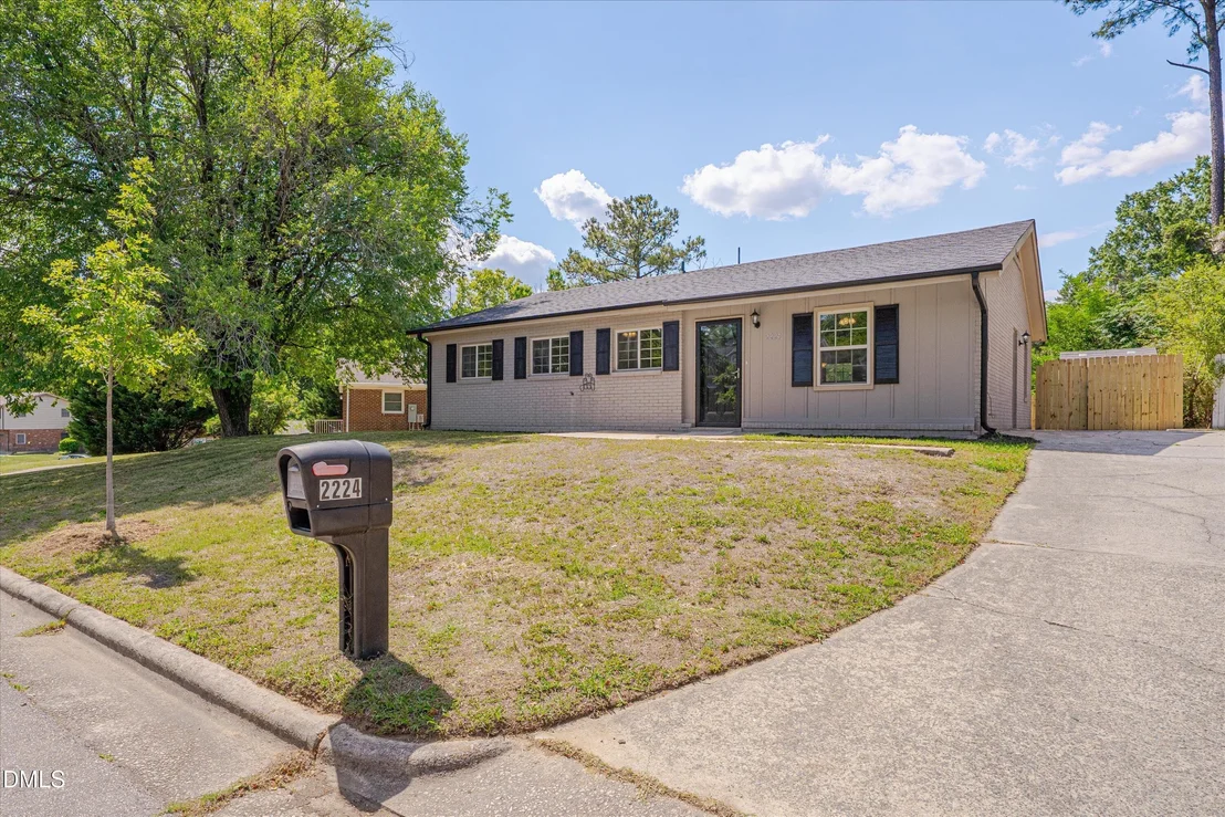 Photo of 2224 Emerson Place