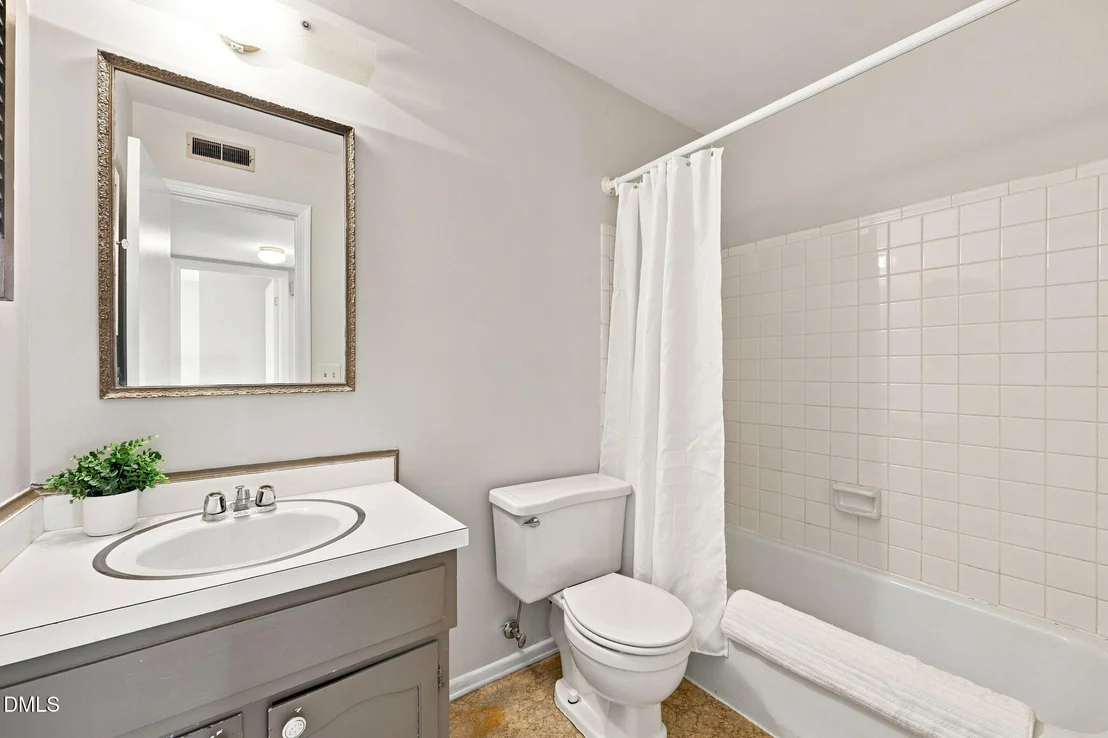 Photo of 2371 Buckingham Road
