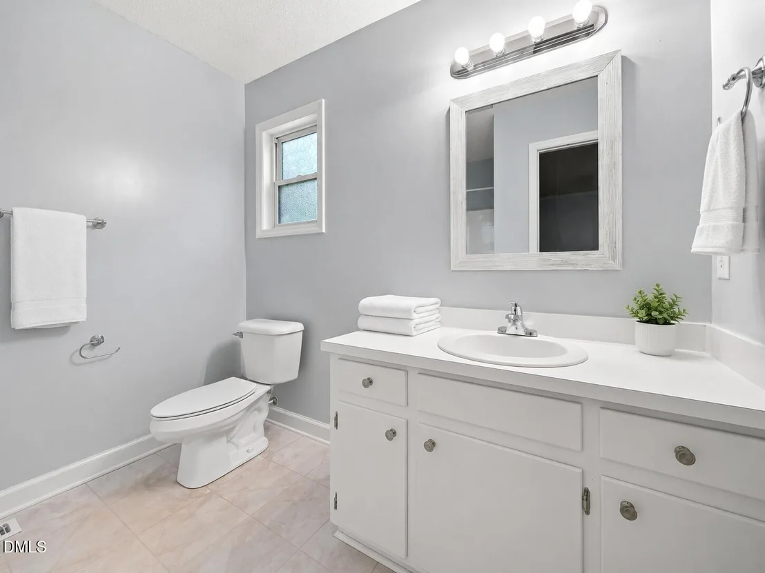 Photo of 215 Brookfield Circle