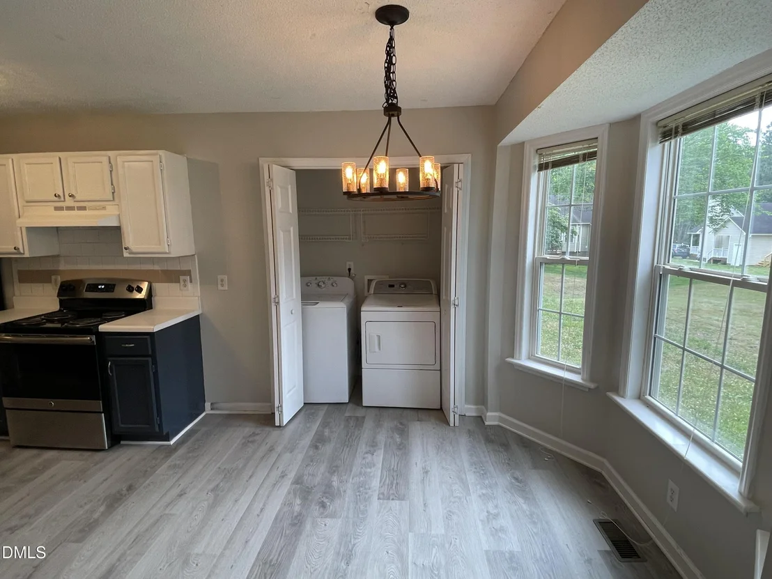 Photo of 1008 Laurel Leaf