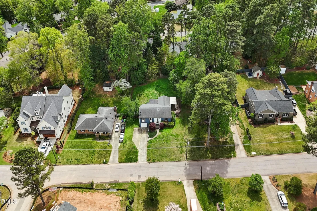 Photo of 412 Pinecroft Drive