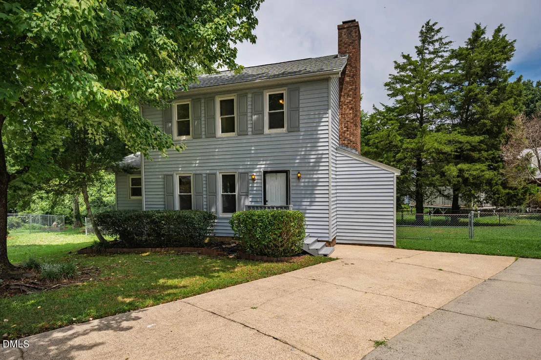 Photo of 104 Avery Le Circle
