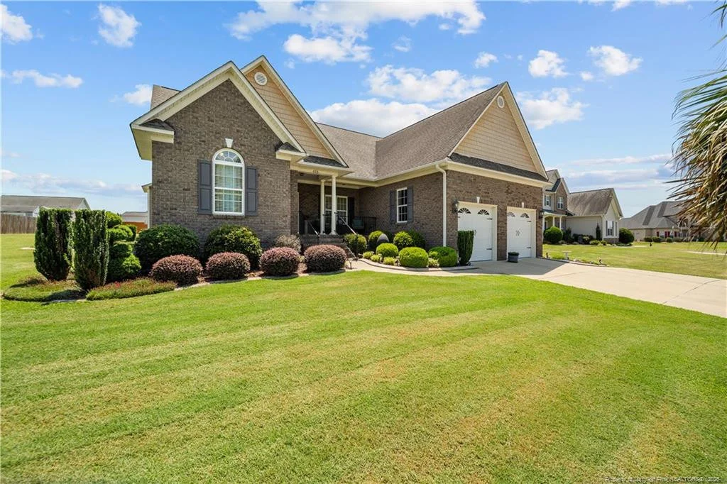 Photo of 605 Oakridge Drive
