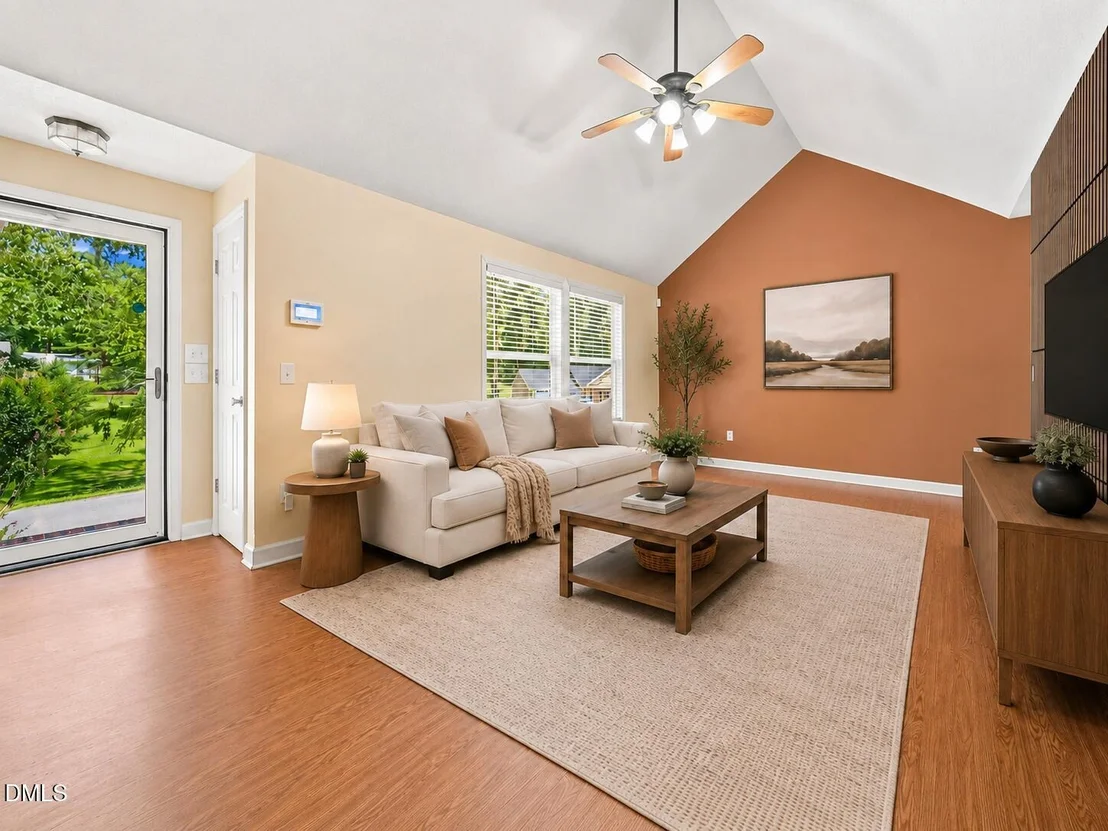 Photo of 215 Brookfield Circle