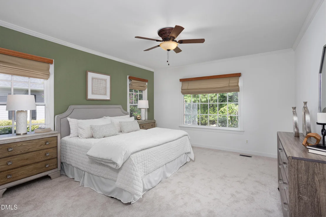 Photo of 1000 E Oak Drive