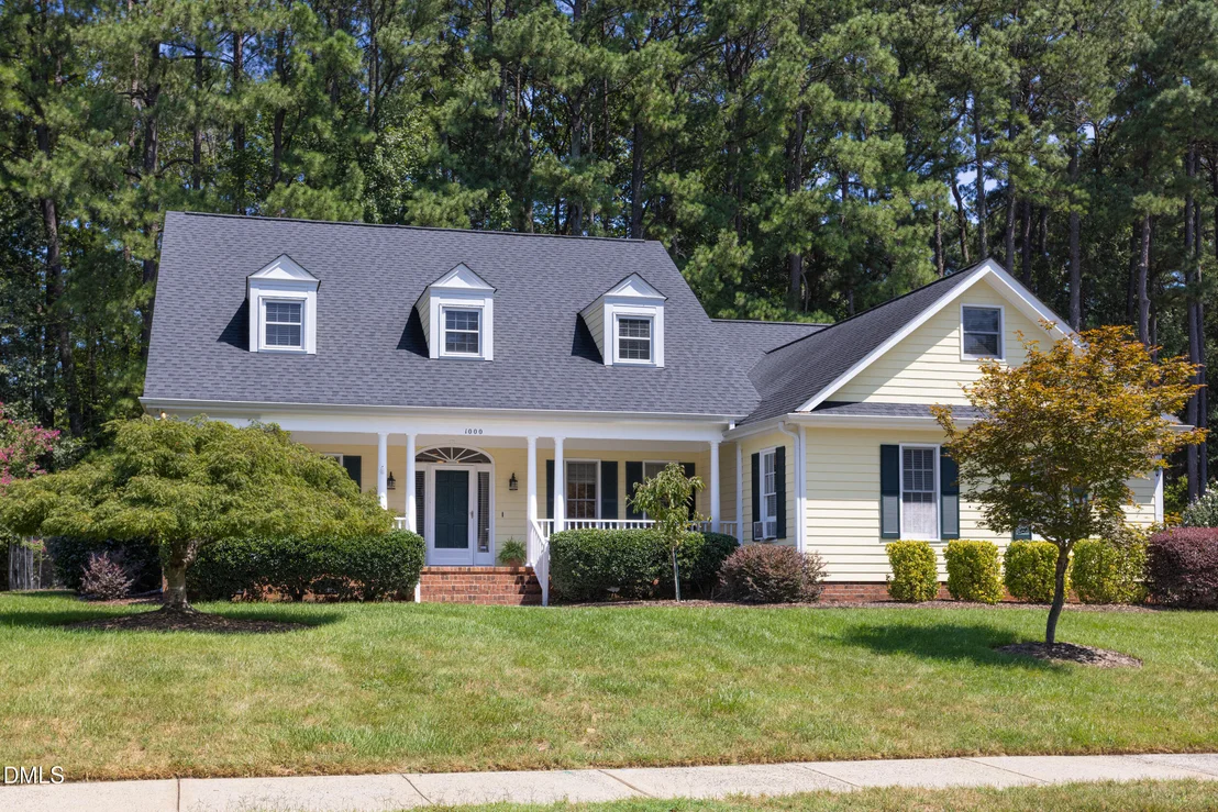 Photo of 1000 E Oak Drive