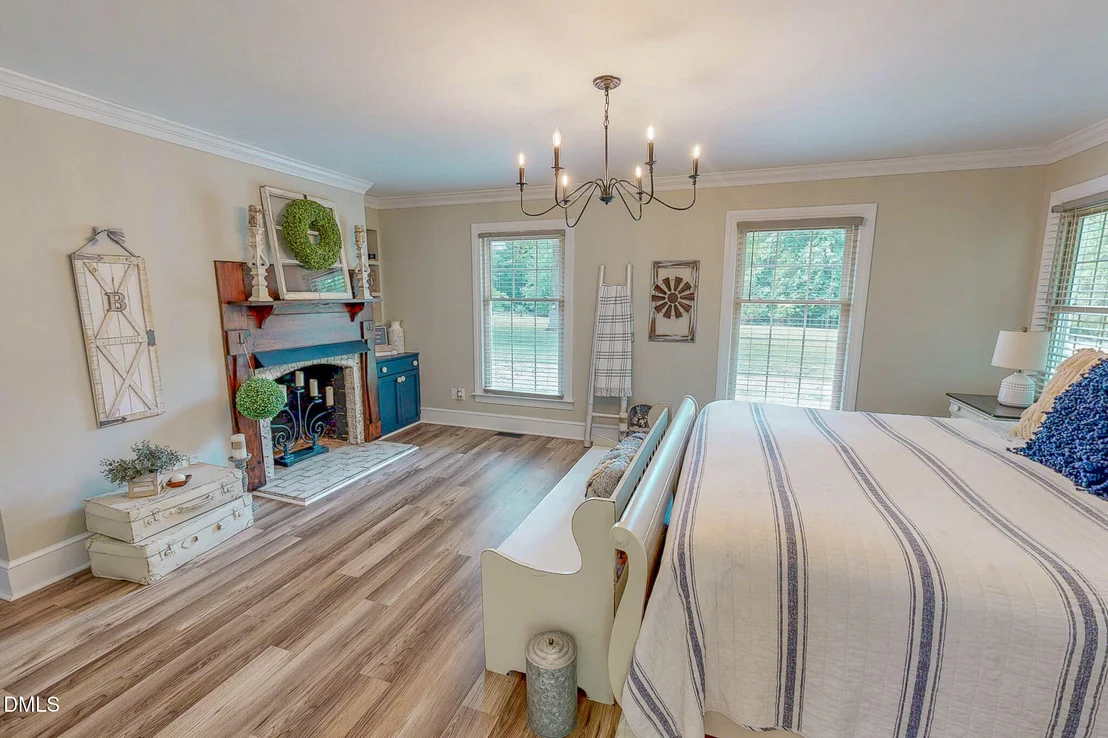 Photo of 947 Old Salem Road