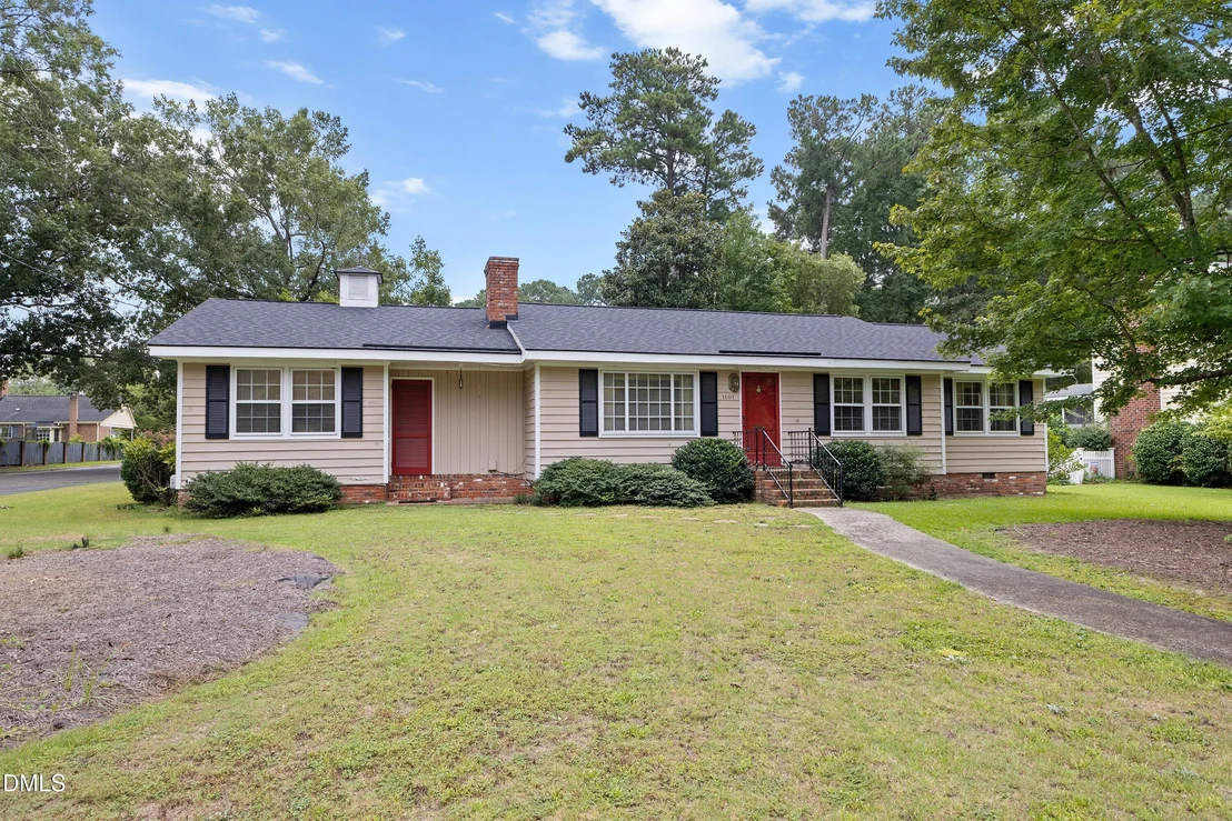 Photo of 1101 S Walnut Drive
