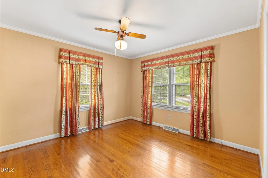 Photo of 1101 S Walnut Drive