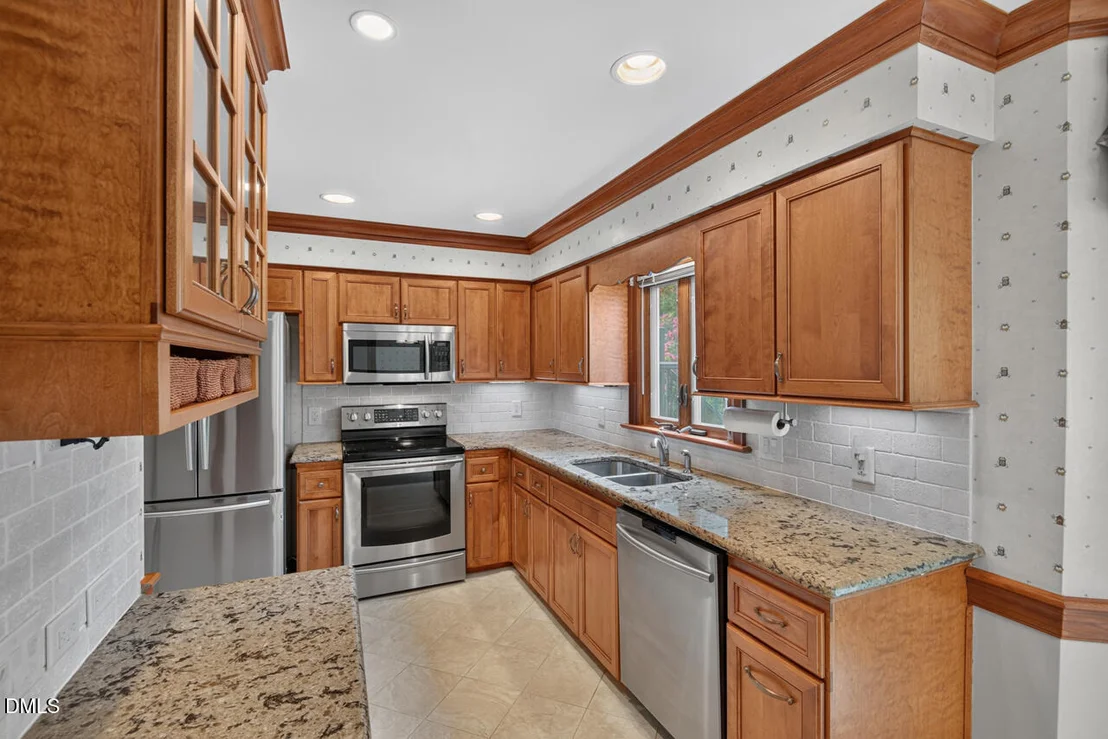 Photo of 6125 Iris Drive