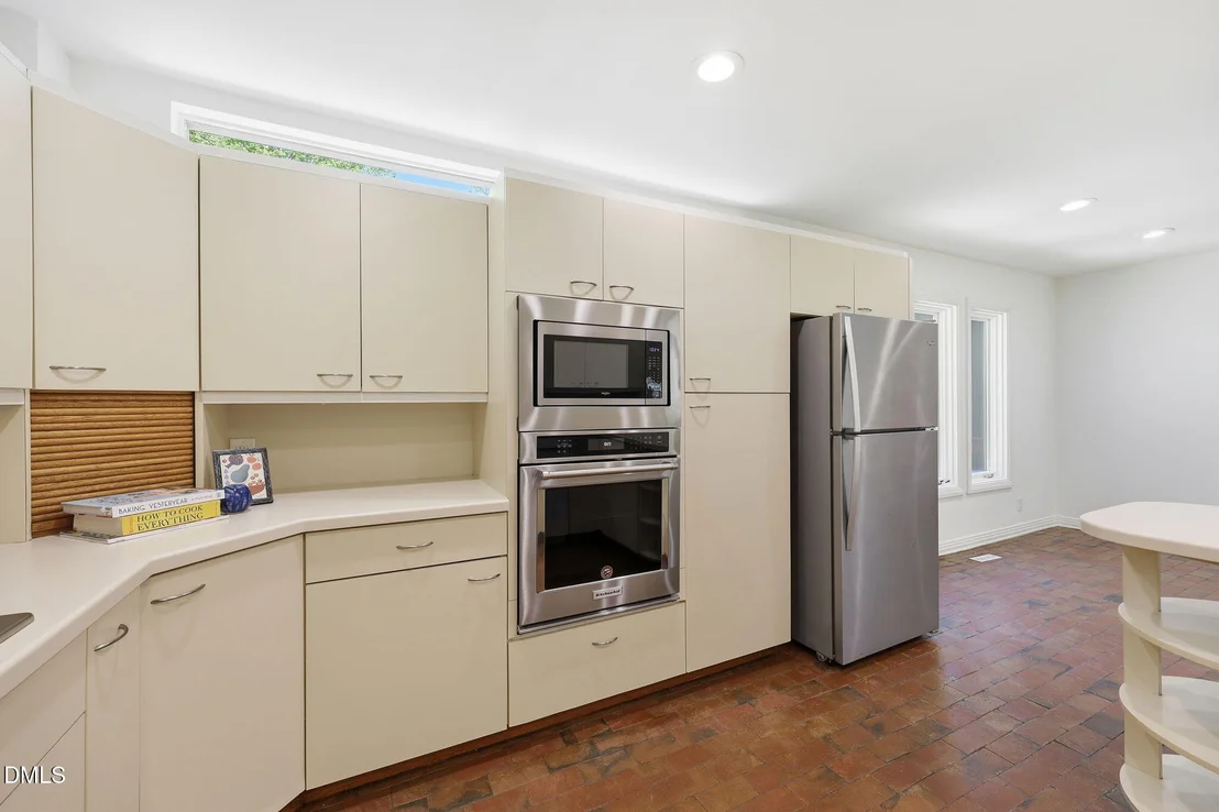 Photo of 910 Tarik Drive