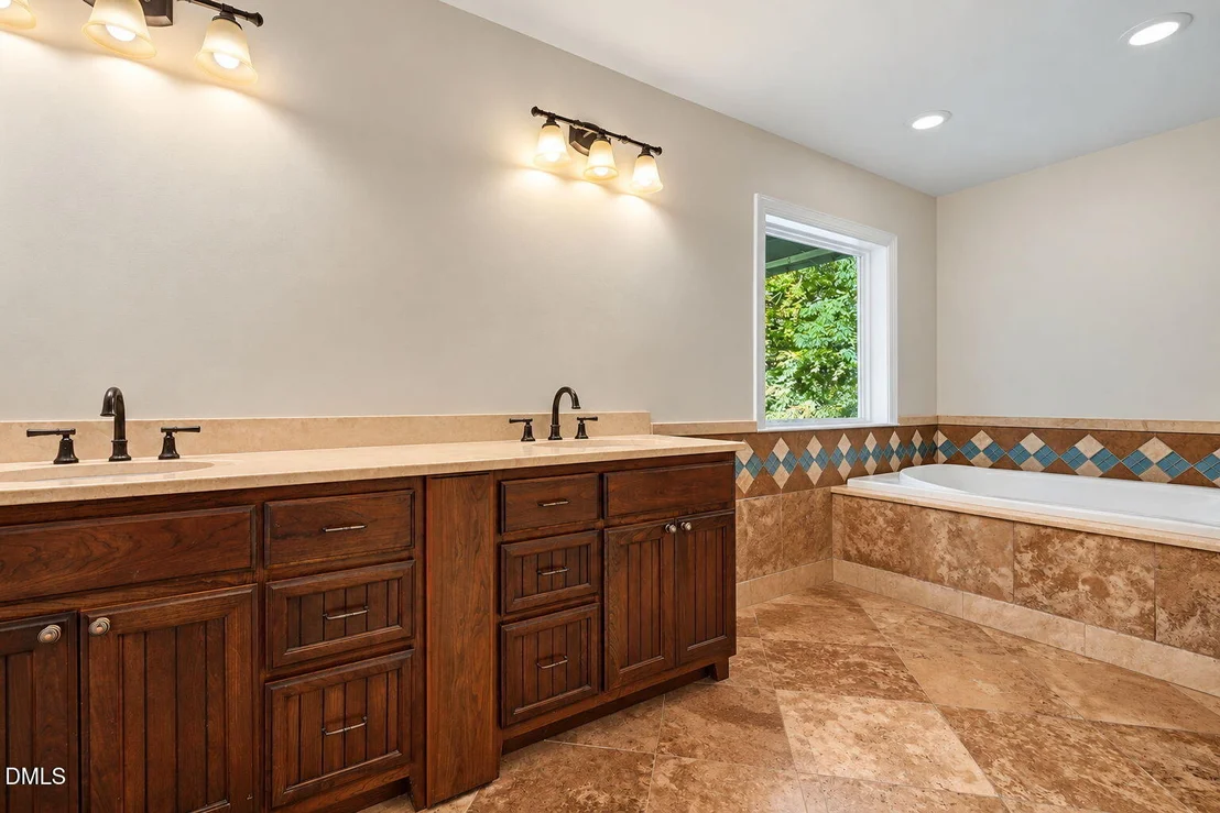 Photo of 415 River Bluff Drive N