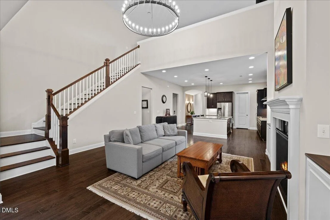 Photo of 1049 Queensdale Drive