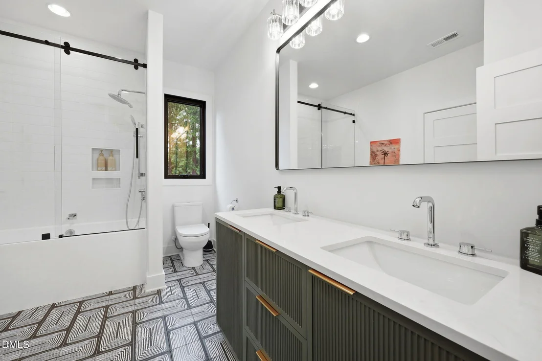 Photo of 814 Tyrrell Road