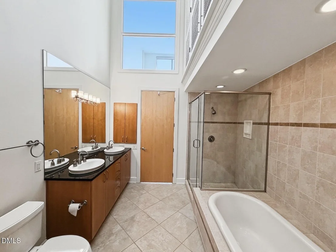 Photo of Unit 412 at 2608 Erwin Road