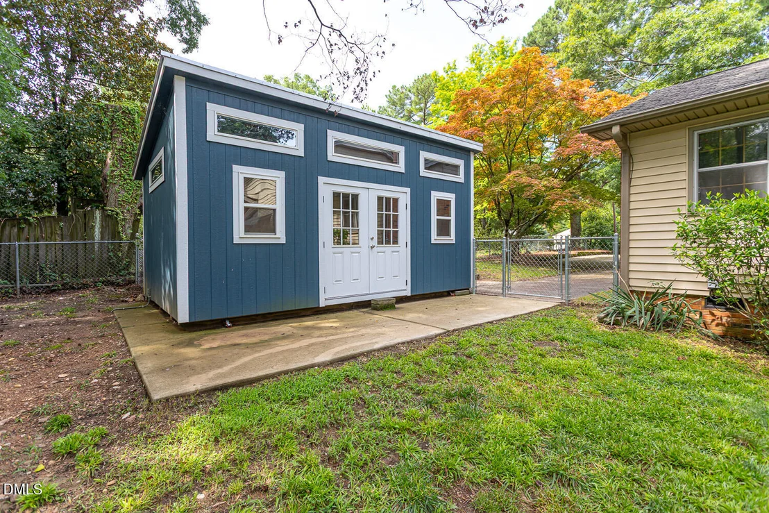 Photo of 921 Devon Avenue