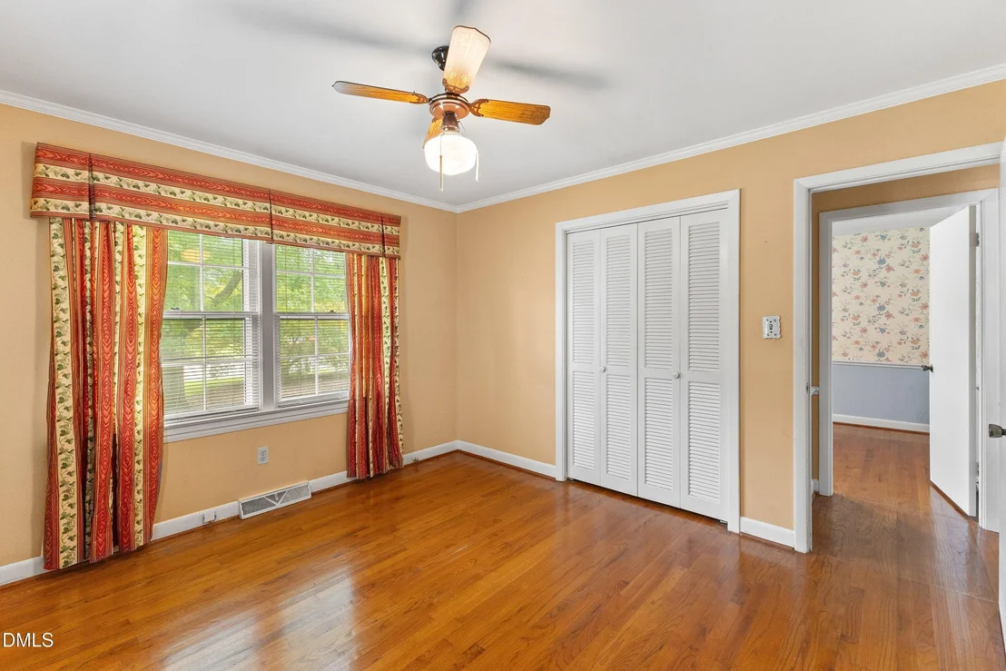Photo of 1101 S Walnut Drive