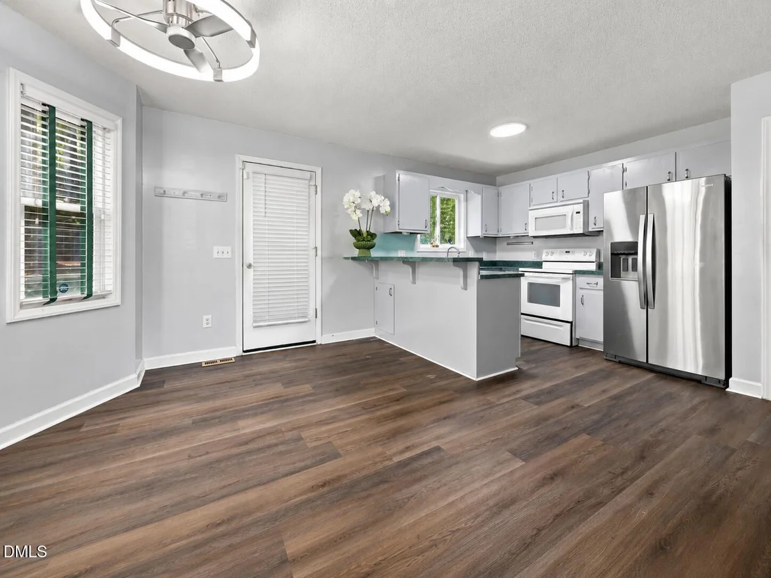 Photo of 215 Brookfield Circle
