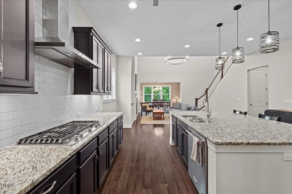 Photo of 1049 Queensdale Drive