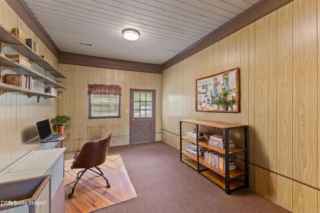 Photo of 1101 S Walnut Drive
