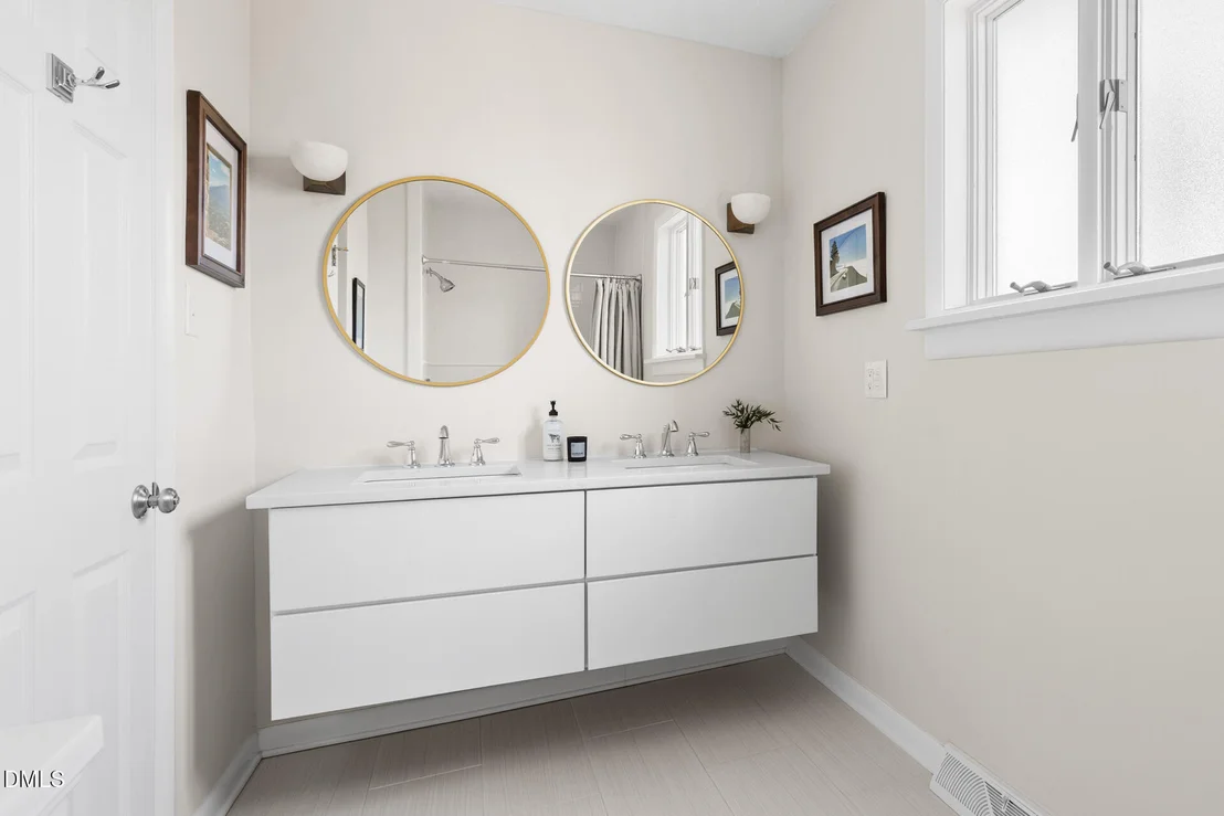 Photo of 353 Tenney Circle