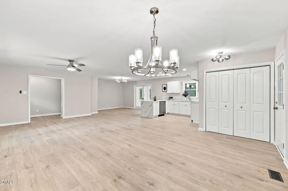 Photo of 807 Yosemite Circle