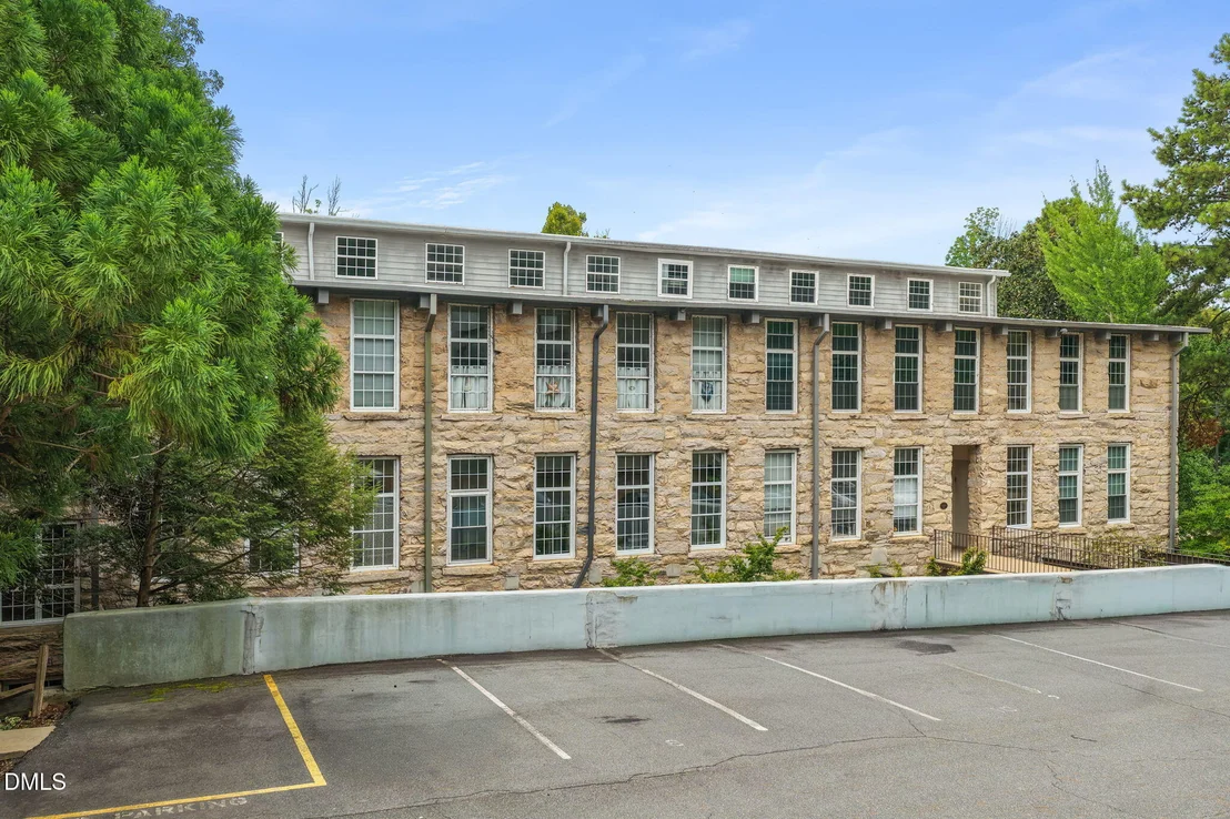 Photo of Unit 113 at 1500 River Mill Drive