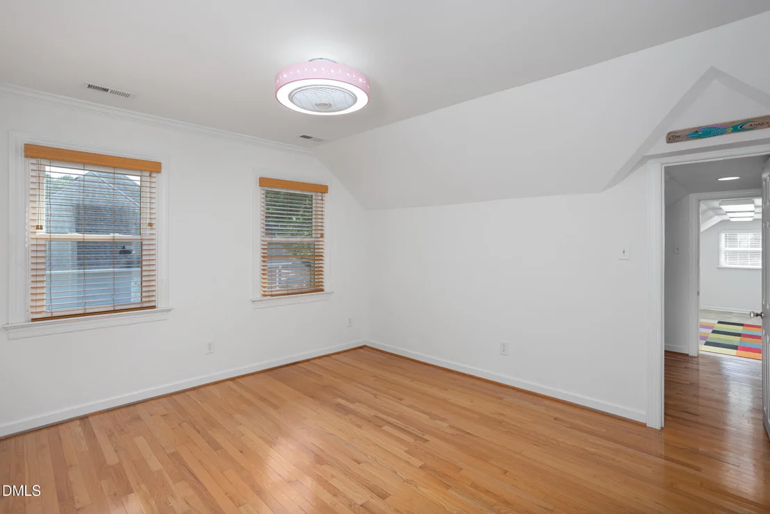 Photo of 1000 E Oak Drive