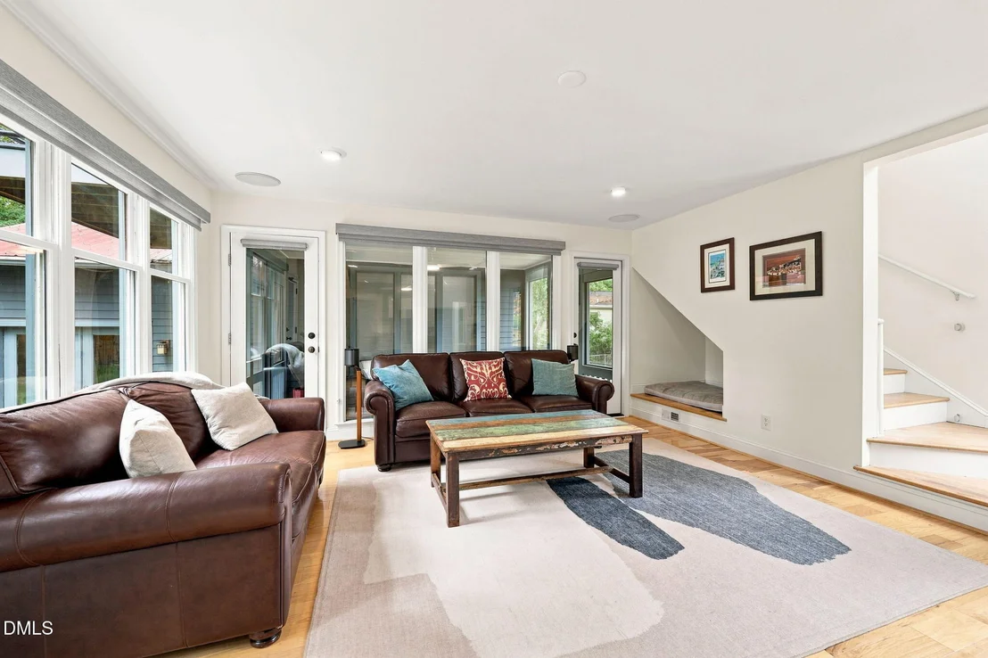 Photo of 403 Oak Avenue