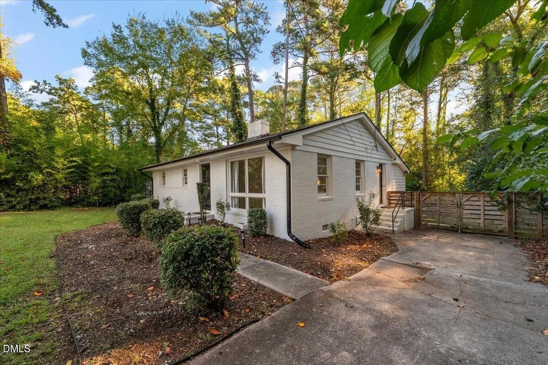 Photo of 2946 Glenridge Drive