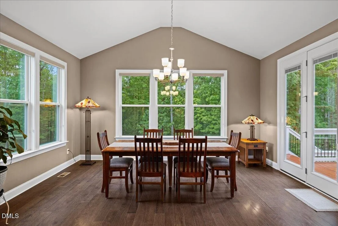 Photo of 1049 Queensdale Drive