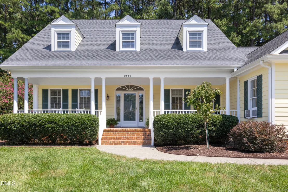 Photo of 1000 E Oak Drive
