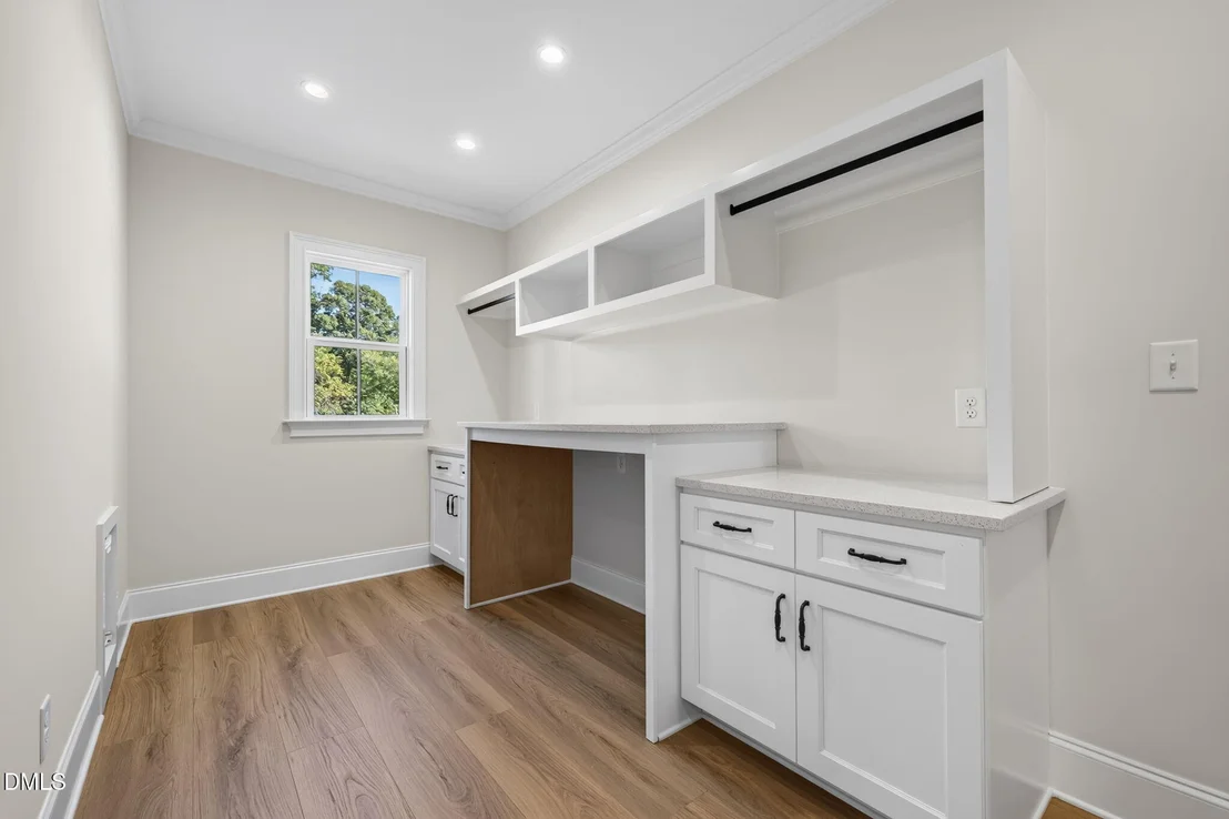 Photo of 643 Dixon Road