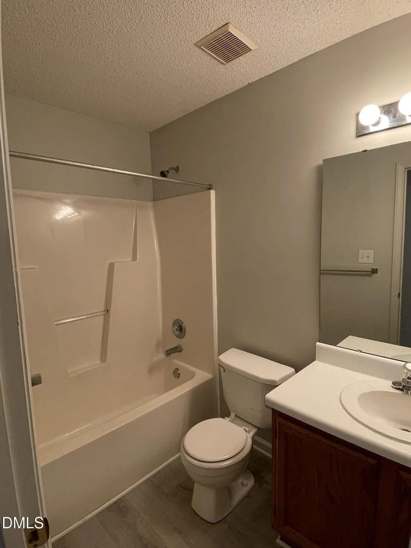 Photo of 1008 Laurel Leaf