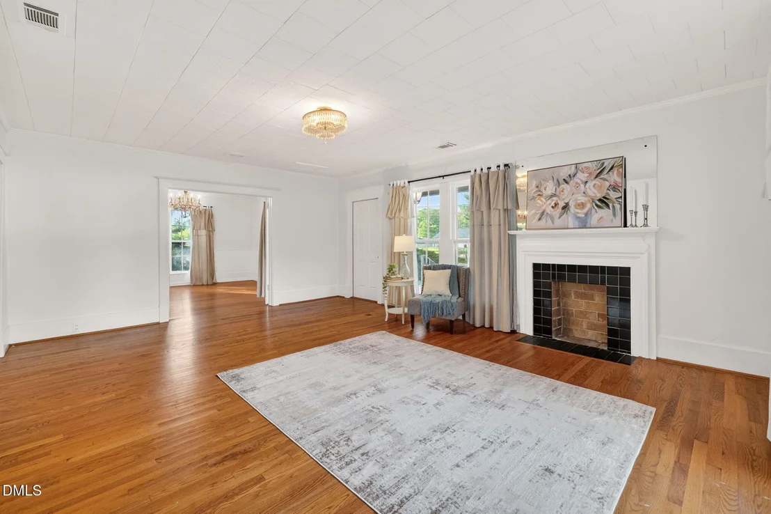Photo of 207 W 3rd Street