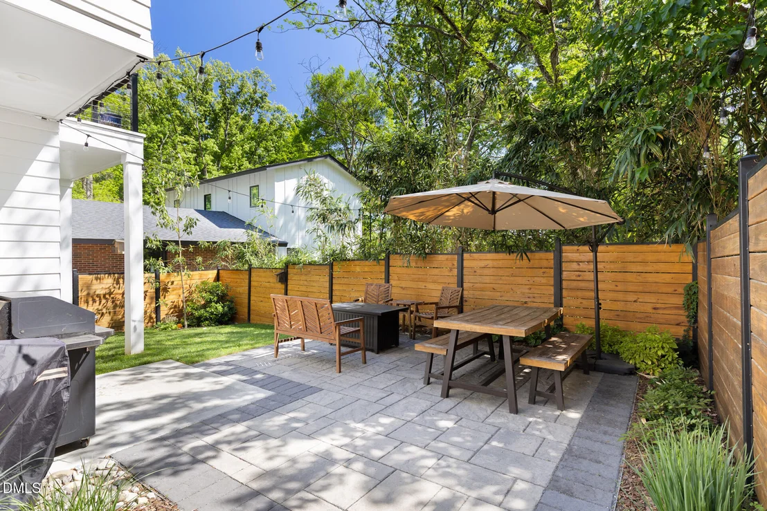 Photo of 825 W Markham Avenue