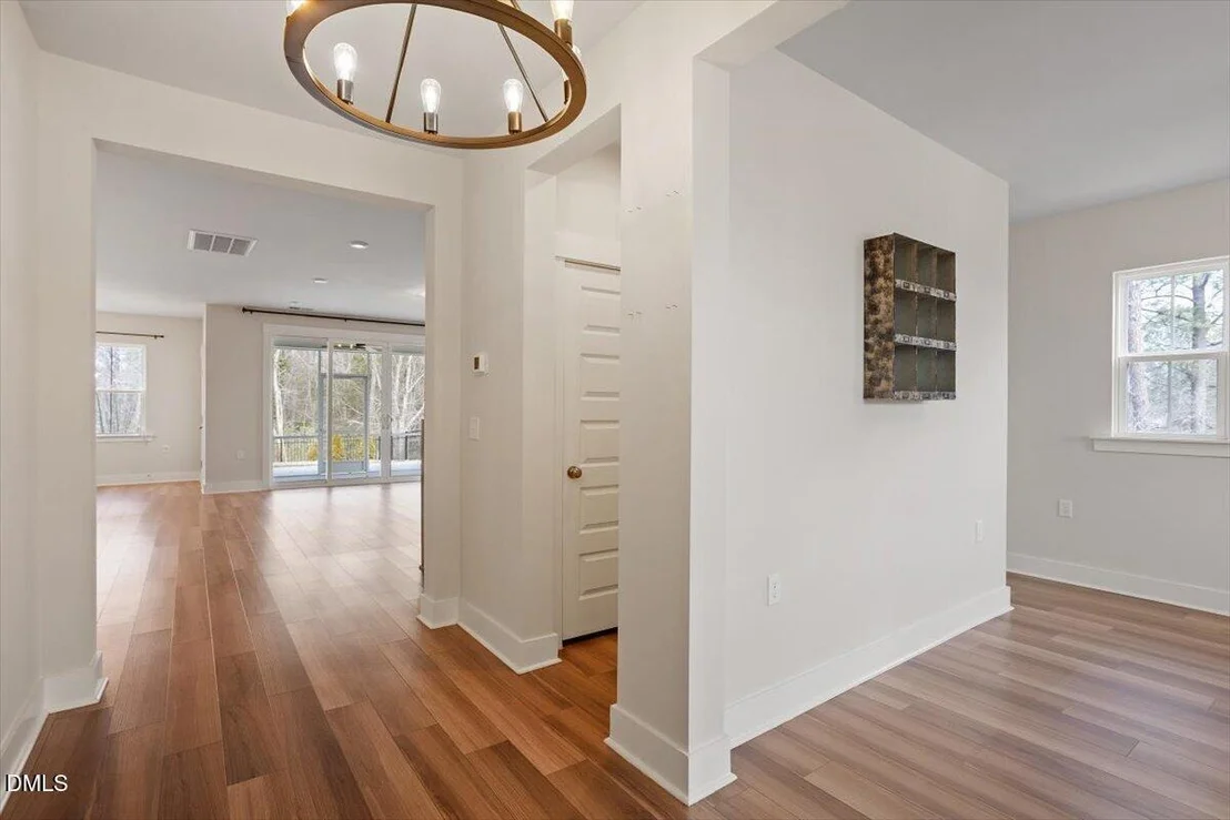 Photo of 541 Roycroft Drive