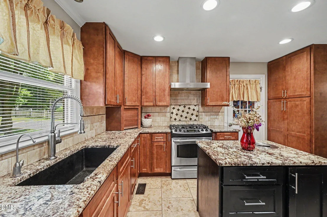 Photo of 611 Flagstone Way