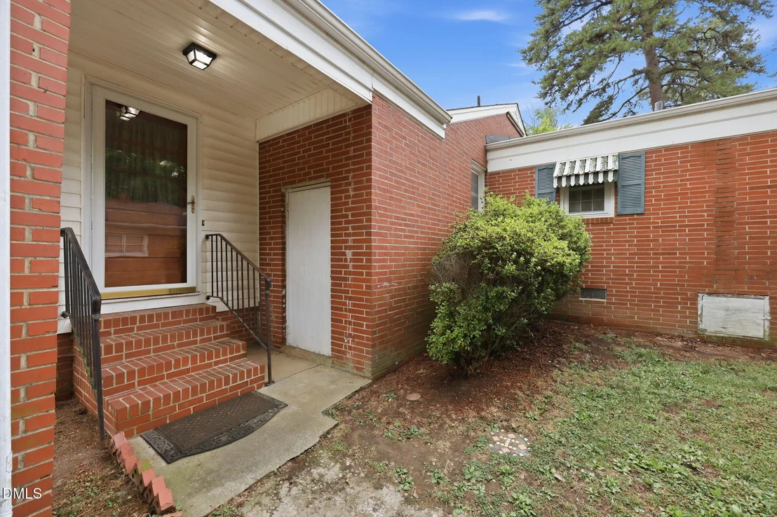 Photo of 213 Pine Tree Road