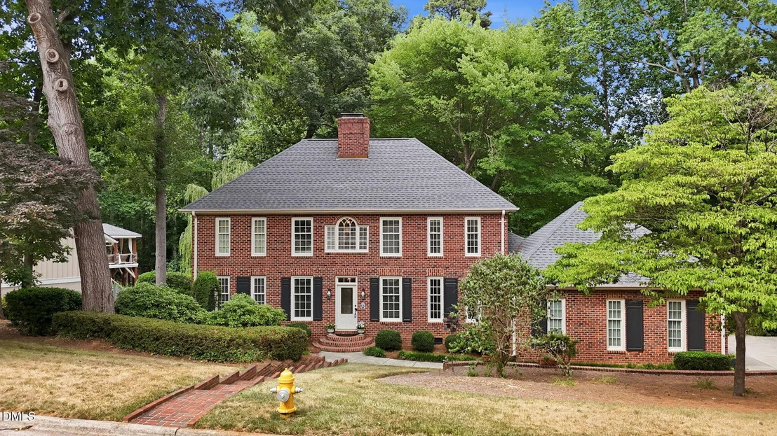 Photo of 2221 Weybridge Drive