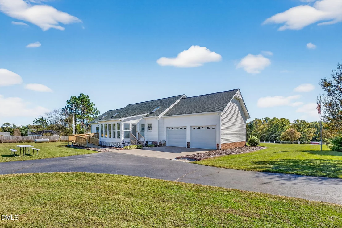 Photo of 1190 Sanders Road